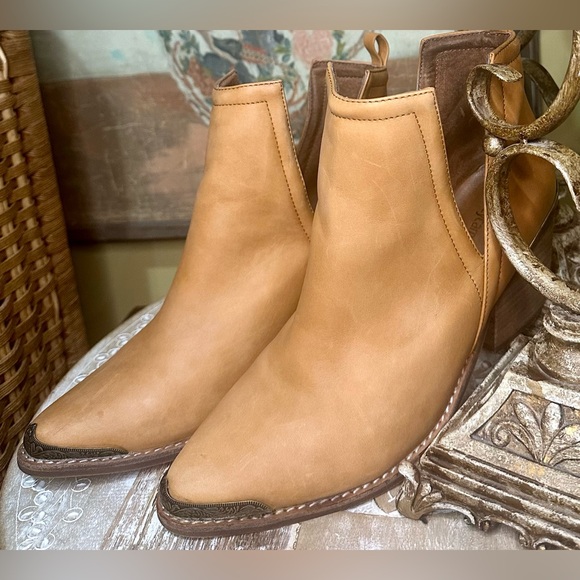 EUC Jeffrey Campbell “Cromwell” Leather Ankle Bootie in Tobacco. Size 8 - Picture 4 of 15